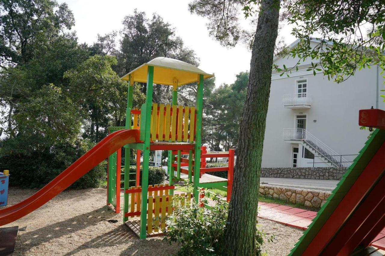 Sesar Apartments Krk - No. 1 Iva Krk Town Exterior foto